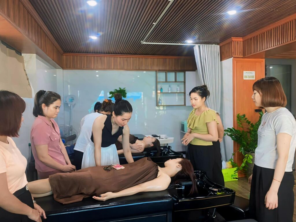 Học nghề Spa là gì? Khoá học spa gồm những gì? 12 437914407 3710015619238892 7314642039130250140 n