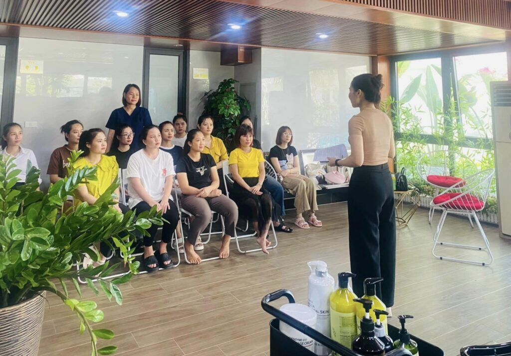 Học nghề Spa là gì? Khoá học spa gồm những gì? 9 448505373 3753519601555160 1812114055518066380 n
